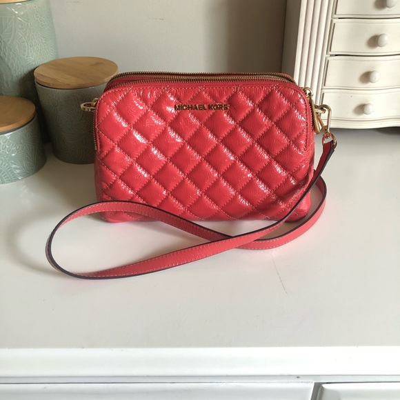 Michael Kors Handbags - 🥳2 for $45🥳 MICHAEL KORS Pink Cross Bag